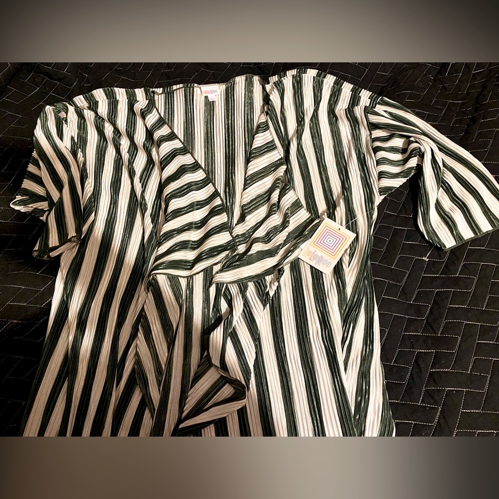 LuLaRoe NWT green and ivory Shirley L Kimono. Open to offers!